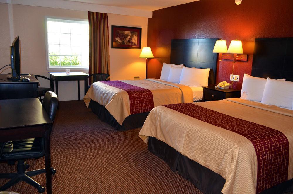 Red Roof Inn Lumberton Exterior photo